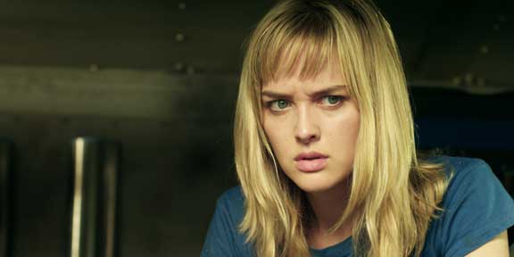 Jess Weixler playing Jillian